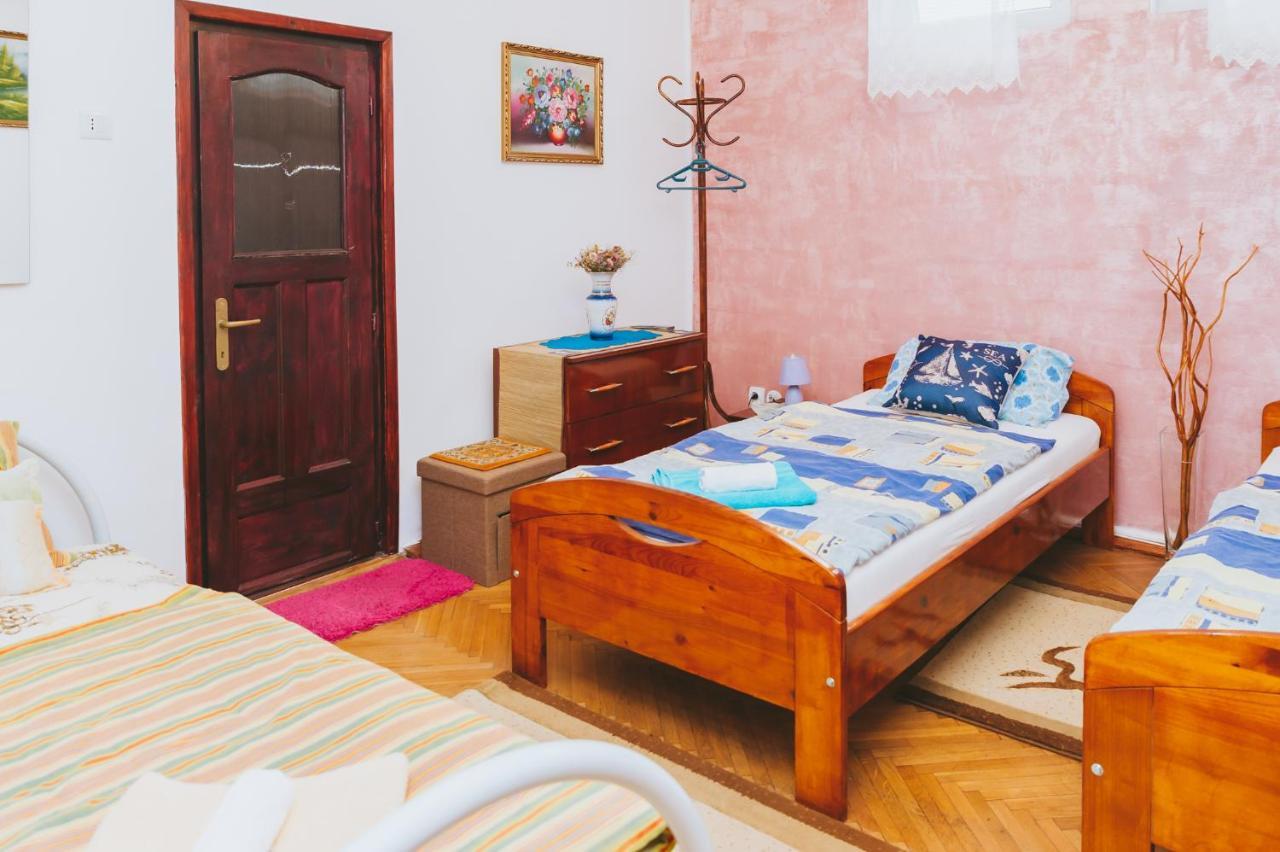 Casa Vinco Vici Hotel Turda Eksteriør billede