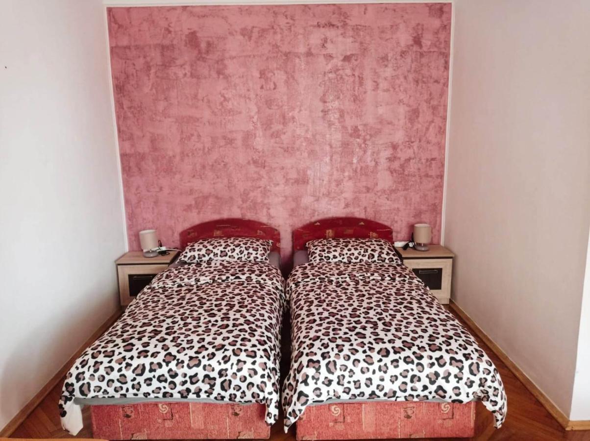 Casa Vinco Vici Hotel Turda Eksteriør billede